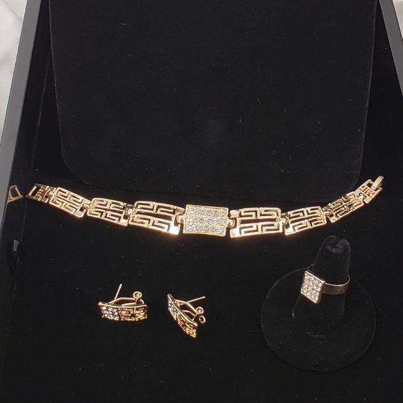 4 Piece Necklace Set - Picture 3 of 5